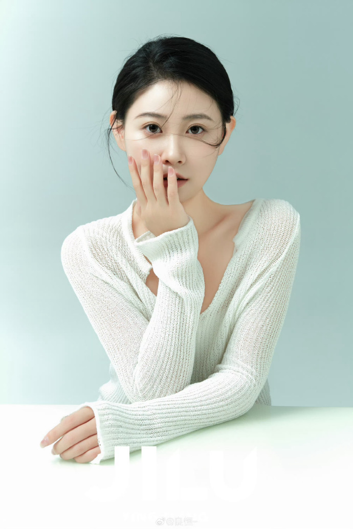 牙医经历激发导演灵感，《黑色孤儿》中权力控制戏份备受关注